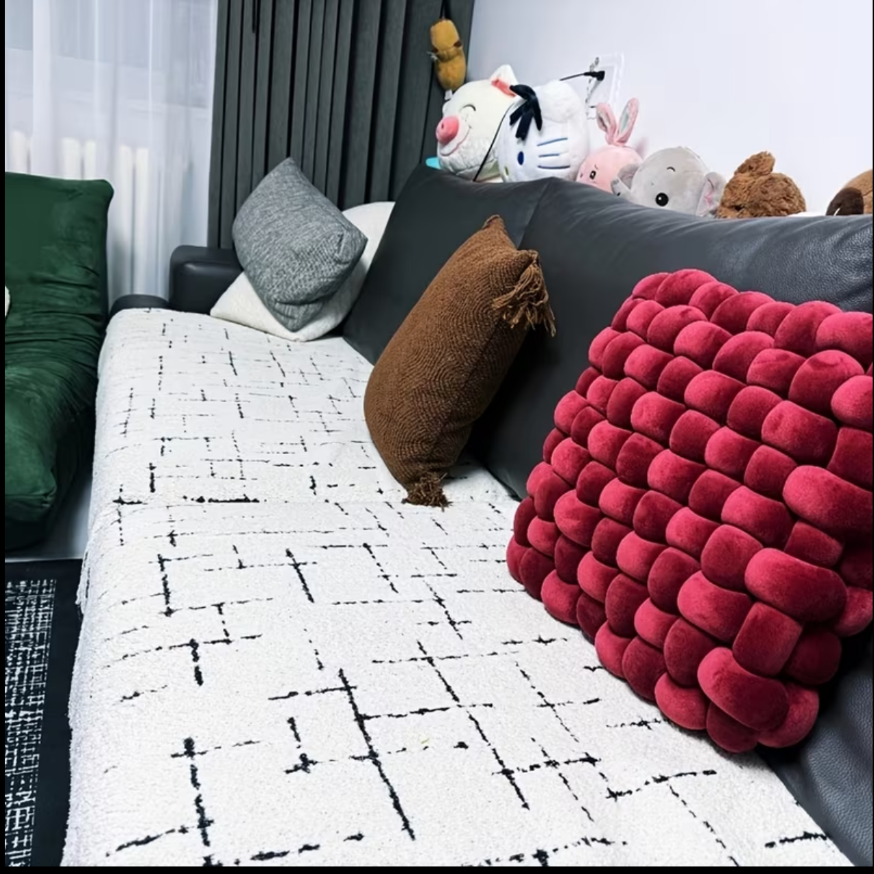 Heavy-Duty Fabric Cushion – Perfect for Chairs, Sofas & Floor -Seating
    وسادة بقماش متين – مثالية للكراسي والأرائك والجلوس الأرضي