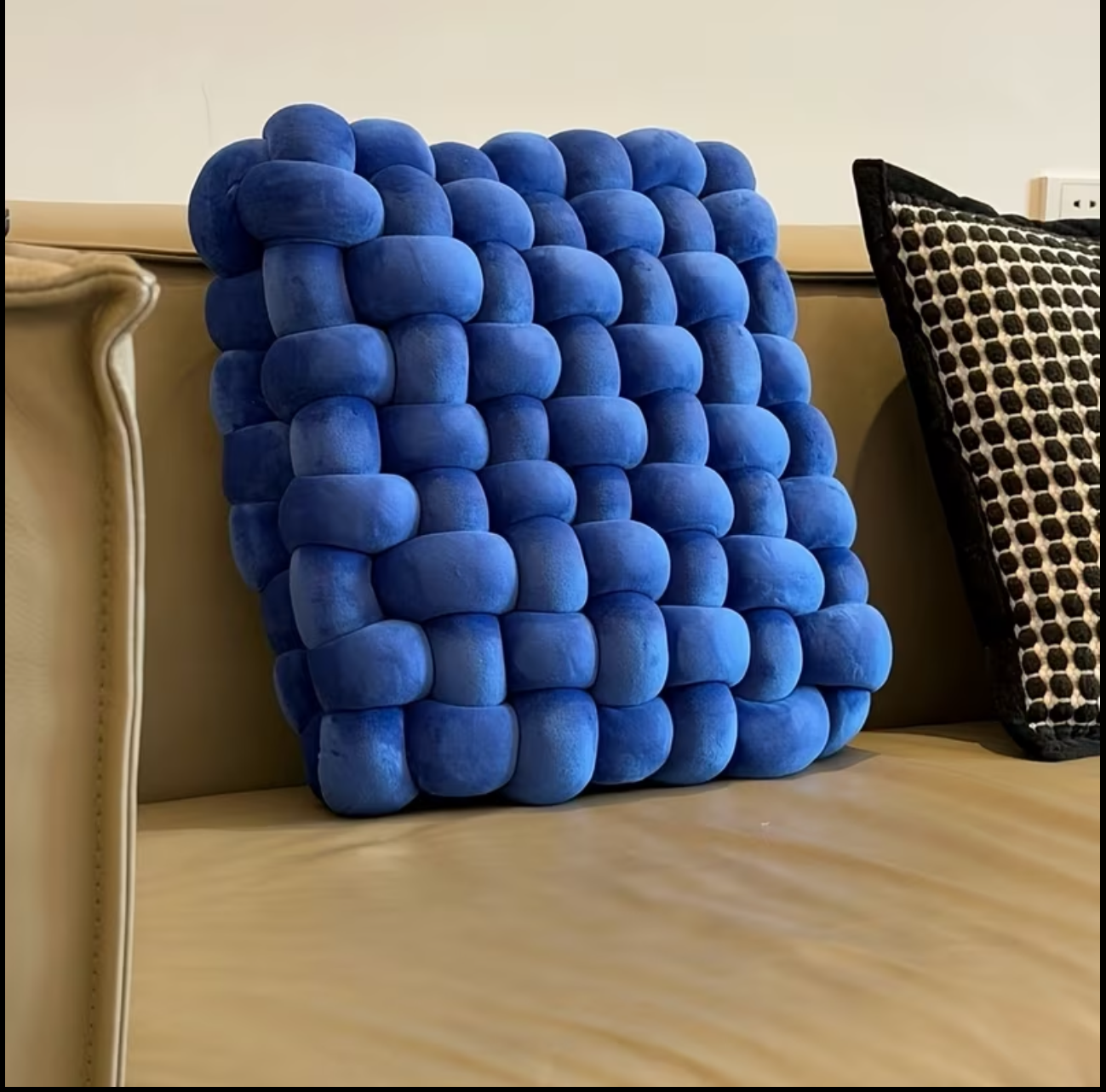 Heavy-Duty Fabric Cushion – Perfect for Chairs, Sofas & Floor -Seating
    وسادة بقماش متين – مثالية للكراسي والأرائك والجلوس الأرضي